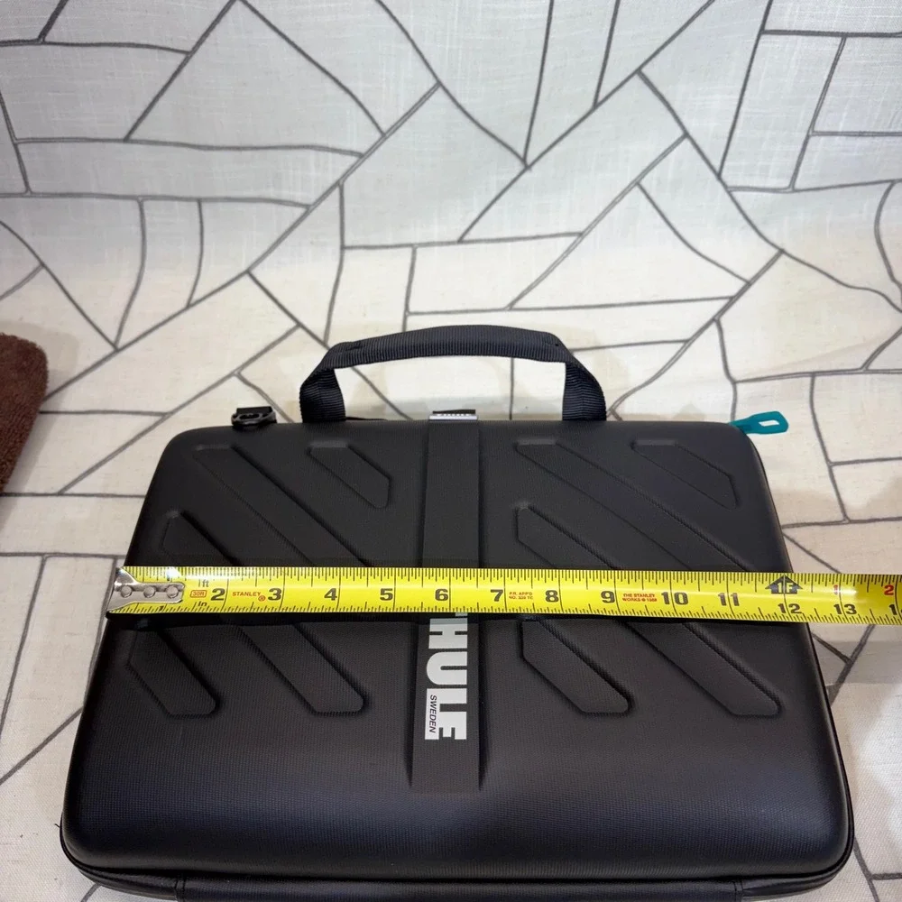 Thule Gauntlet3.0 MacBook Pro 13 Attache Rugged Hard Shell Sleeve Case TGSE-2253